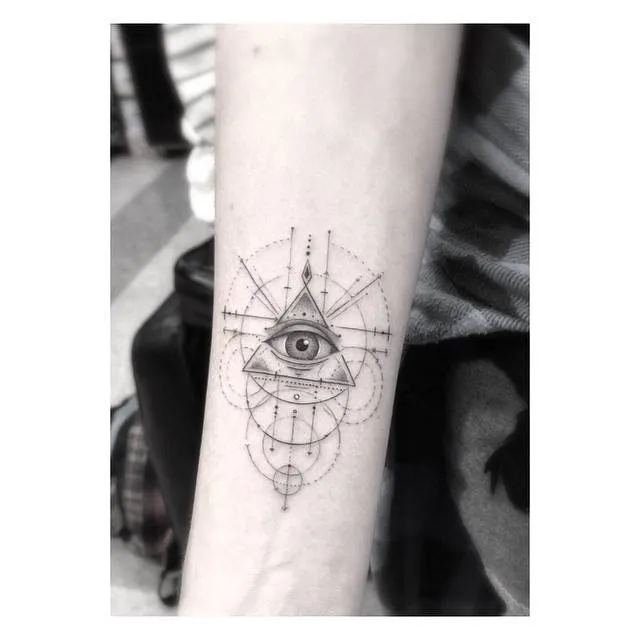 15+ Hình Xăm Mắt Của Thần Horus: Biểu Tượng Bảo Hộ Quyền Năng Từ Ai Cập Cổ Đại