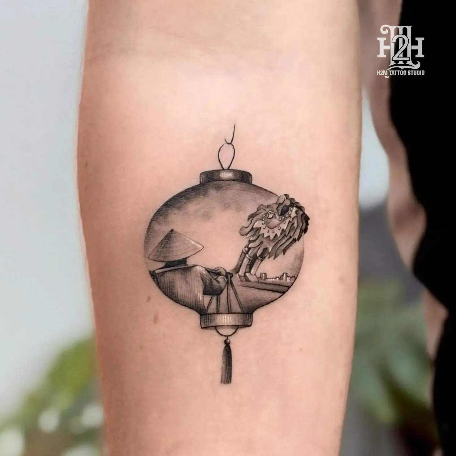 Fresh Dragon Bridge tattoo in Da Nang – a meaningful souvenir to remember your Vietnam trip.