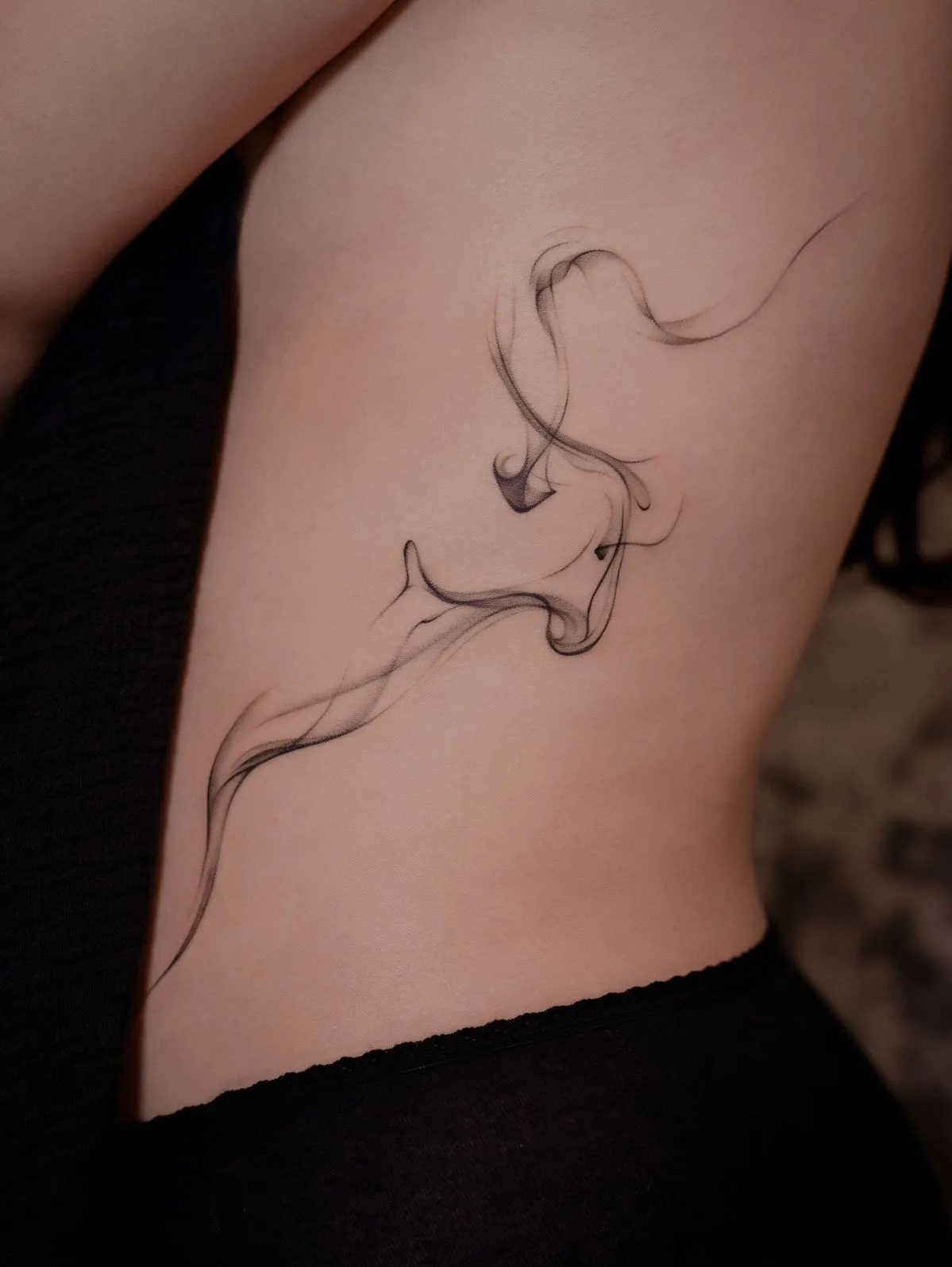 Use the natural length of your torso to create an elongated, graceful look with a vertical rib design.