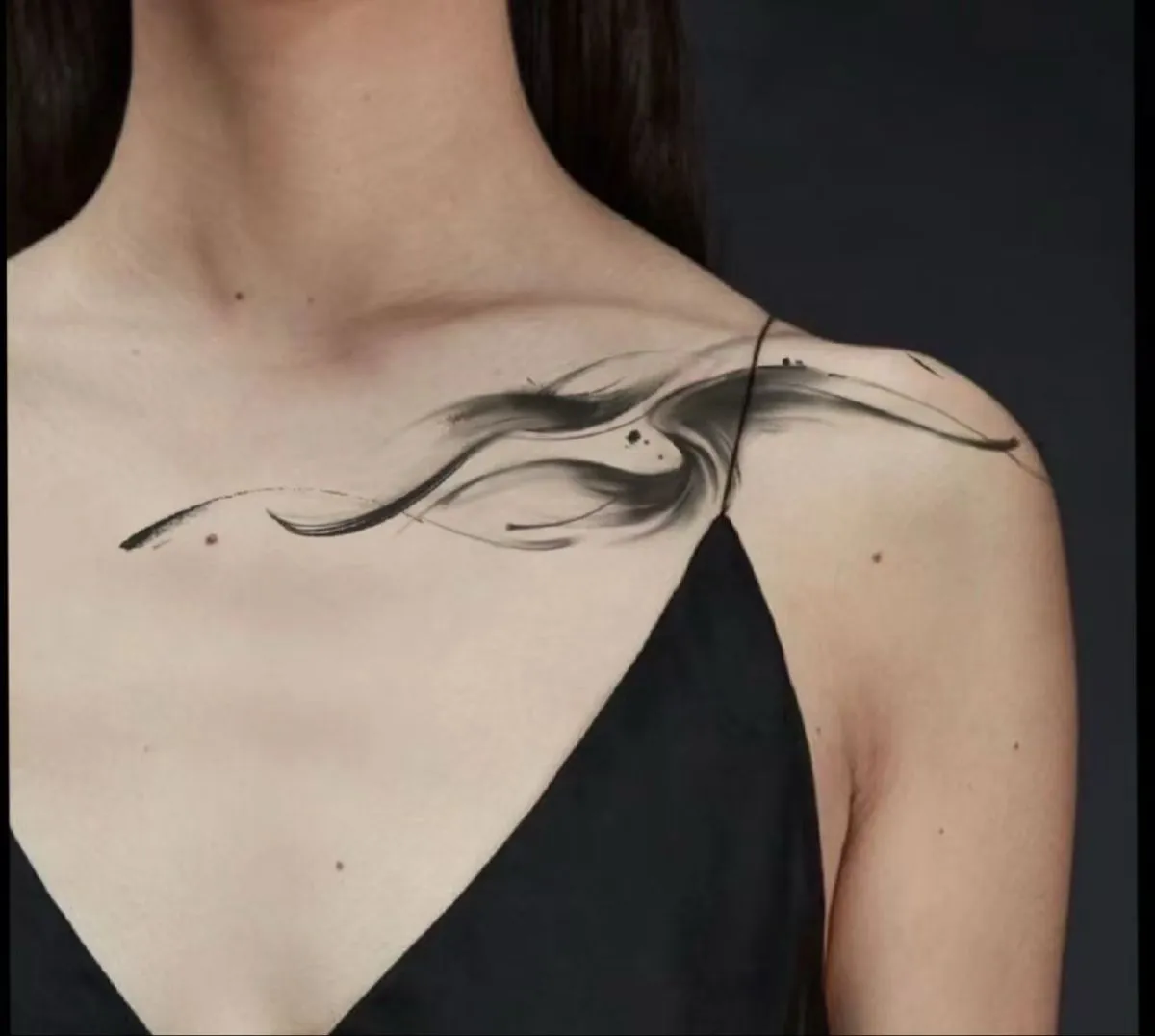 While the collarbone is celebrated for its elegant and striking aesthetic, its proximity to the bone makes it a placement for the dedicated collector who values high-impact art over a bit of a sting.