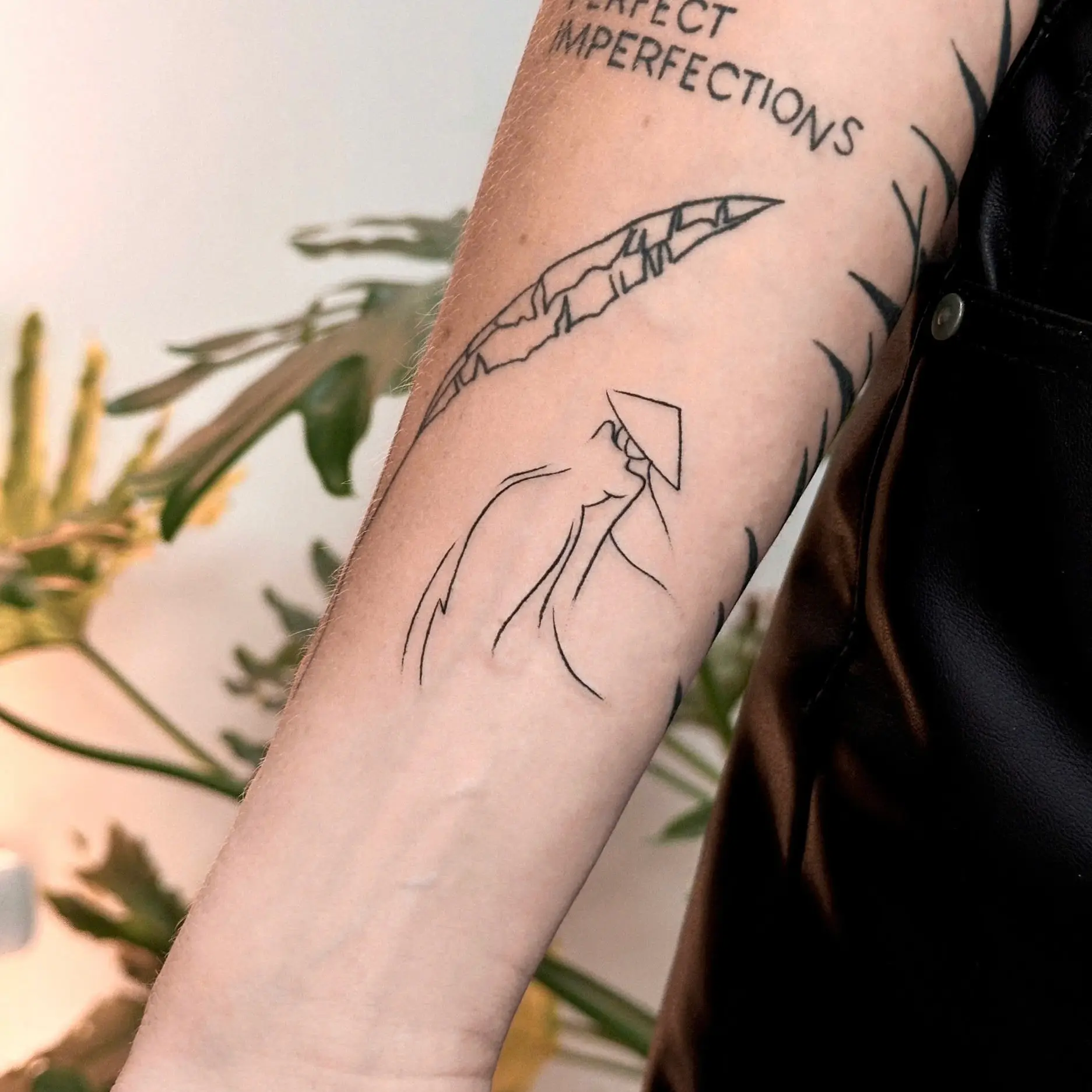 Fine line tattoo of a Vietnamese woman in traditional Ao Dai dress – minimalist outline style