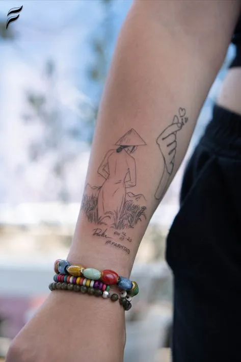 Vietnamese lady tattoos combine motifs