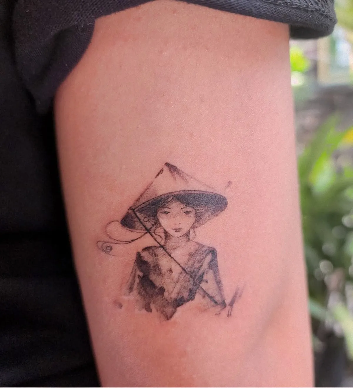 Vietnamese lady tattoo on upper arm