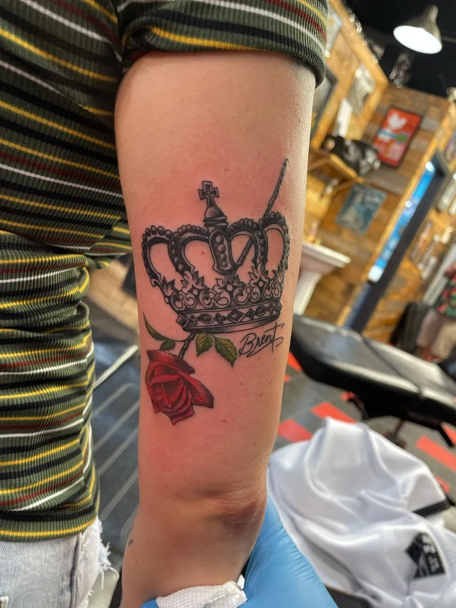 30+ Crown Tattoos Designs: Symbols of Power, Confidence, and Self-Reliance