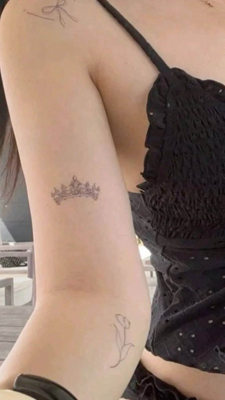 30+ Crown Tattoos Designs: Symbols of Power, Confidence, and Self-Reliance