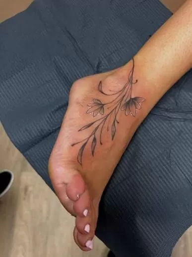 20+ Foot Tattoos for Women: Elegant & Timeless Ideas