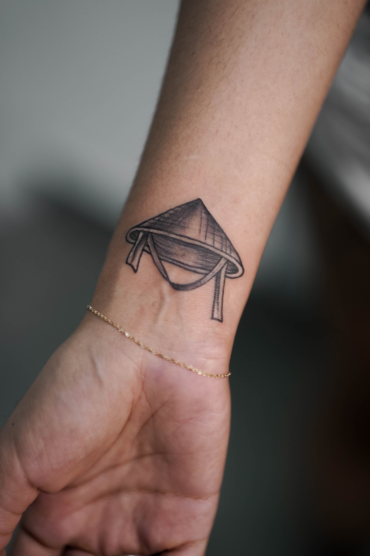 xăm hình ở cổ tay có đau không