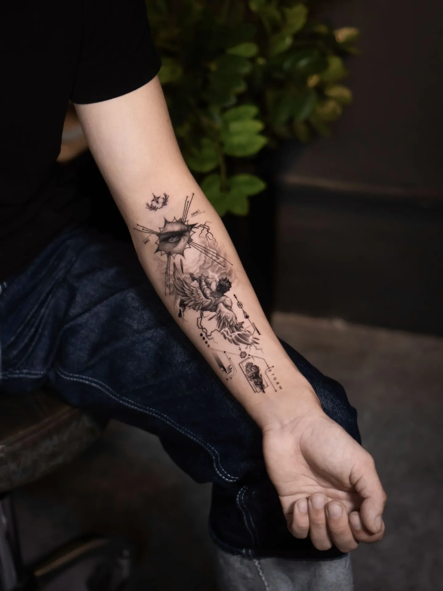 Graphic Tattoo - line art