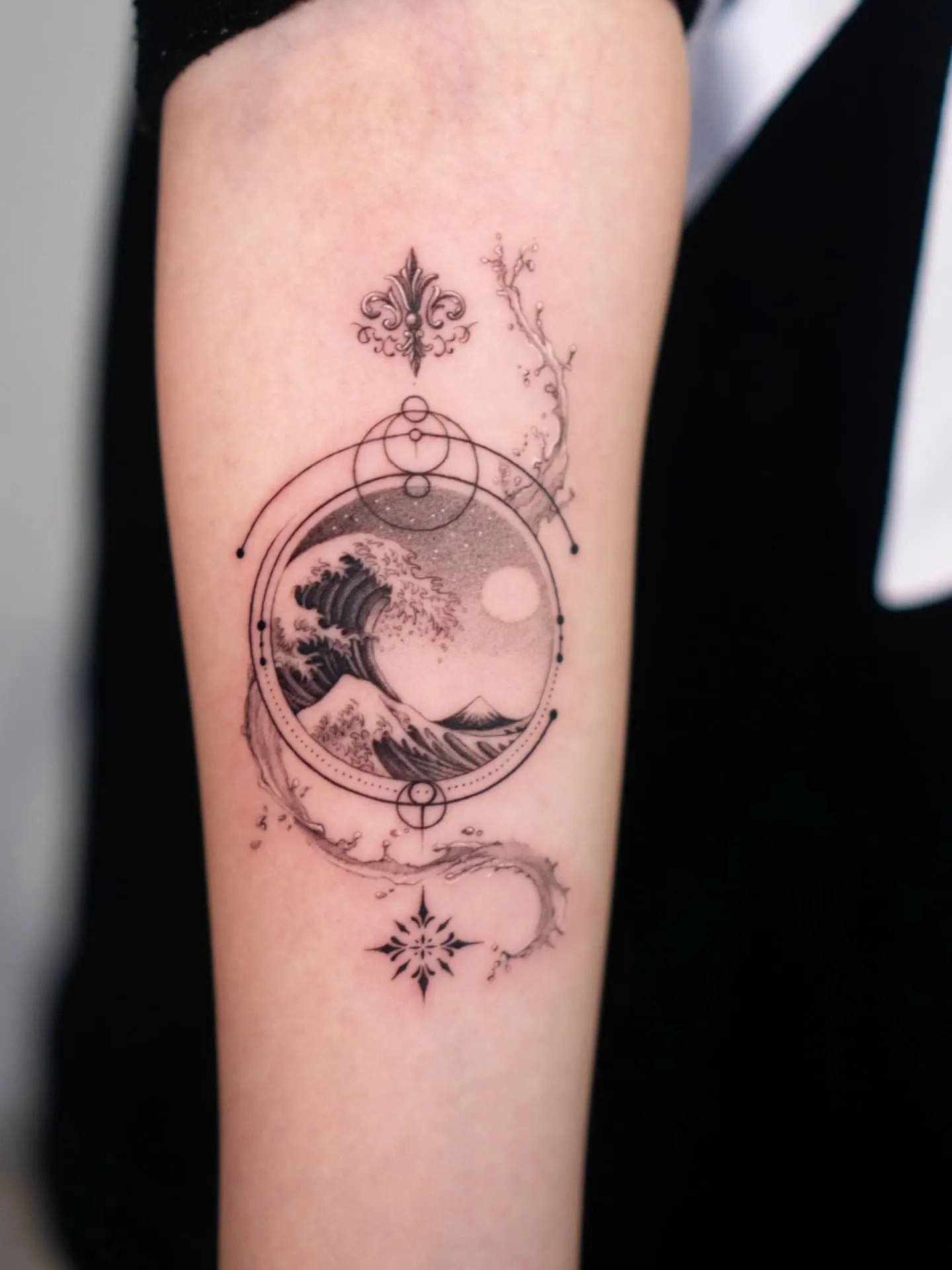 Graphic Tattoo - contrast