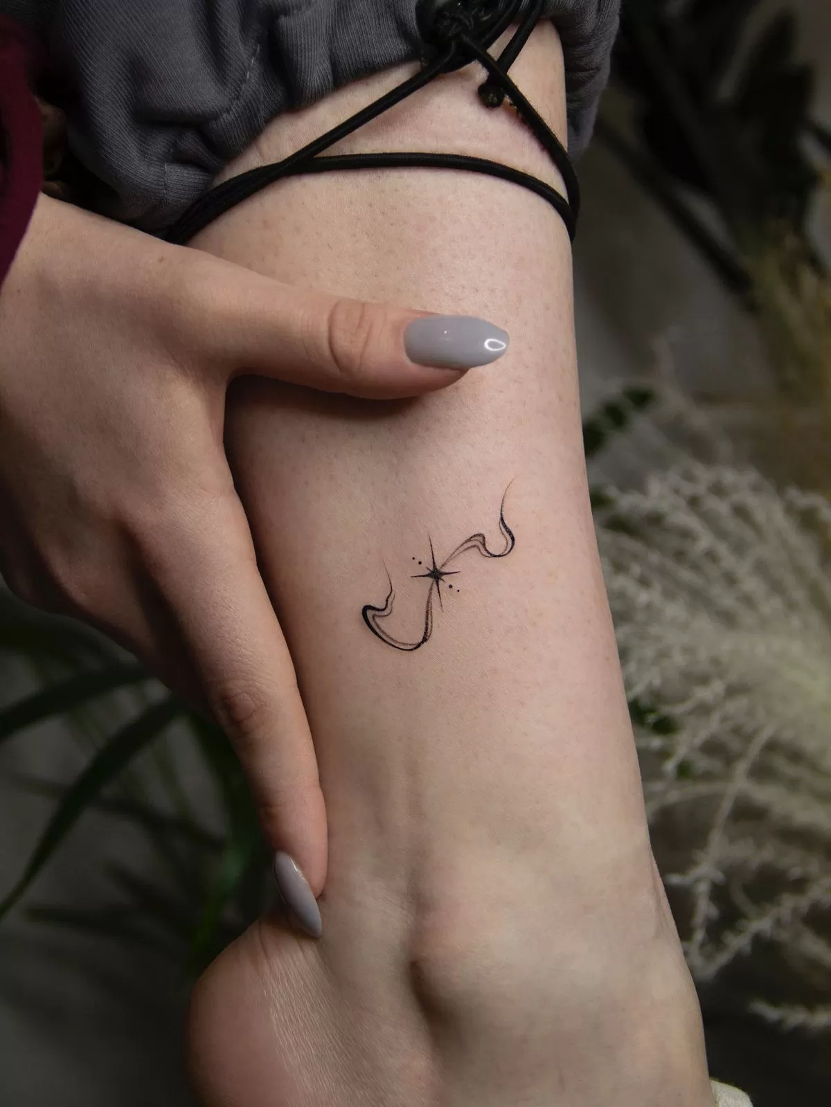 h&igrave;nh xăm nhỏ ở ch&acirc;n nữ