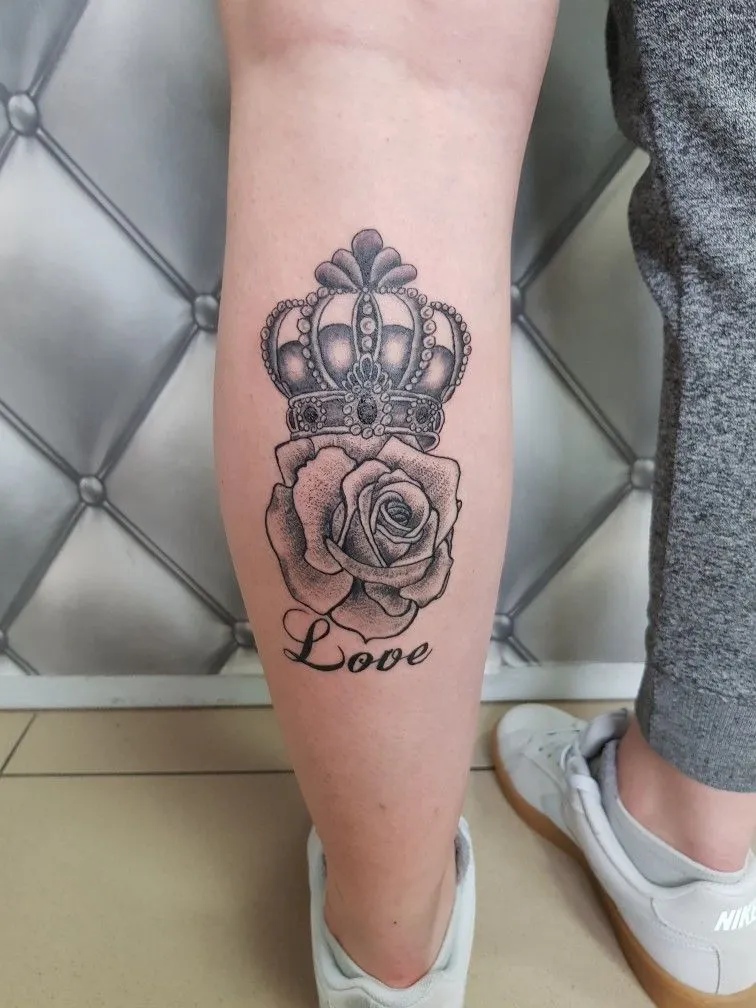 30+ Crown Tattoos Designs: Symbols of Power, Confidence, and Self-Reliance