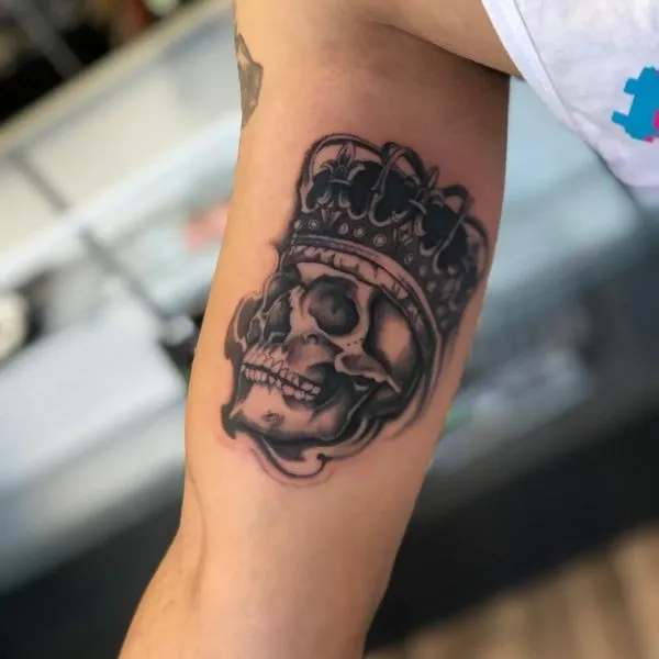 30+ Crown Tattoos Designs: Symbols of Power, Confidence, and Self-Reliance