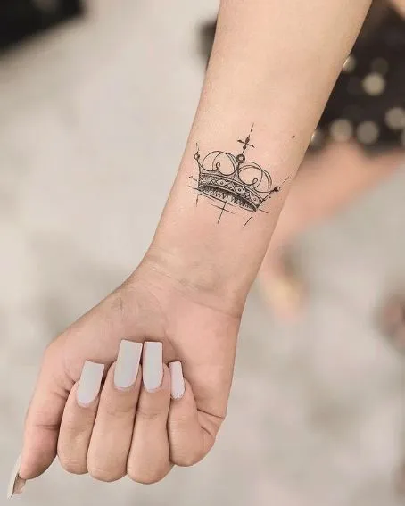 30+ Crown Tattoos Designs: Symbols of Power, Confidence, and Self-Reliance