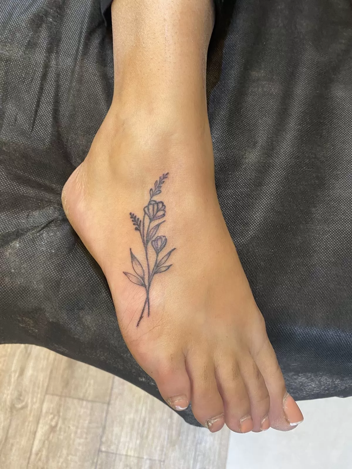 20+ Foot Tattoos for Women: Elegant & Timeless Ideas