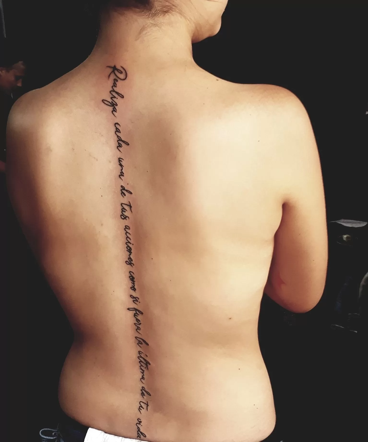 18+ Spine Tattoos for Women: Elegant Ideas